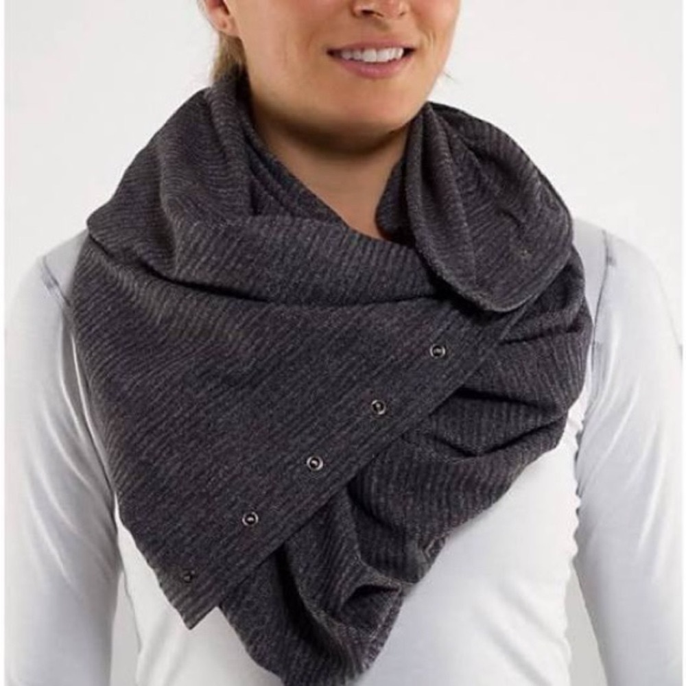 lululemon athletica vinyasa Black Wrap scarf